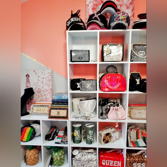 Meet your Posher, Rahrah - Picture 2 of 4